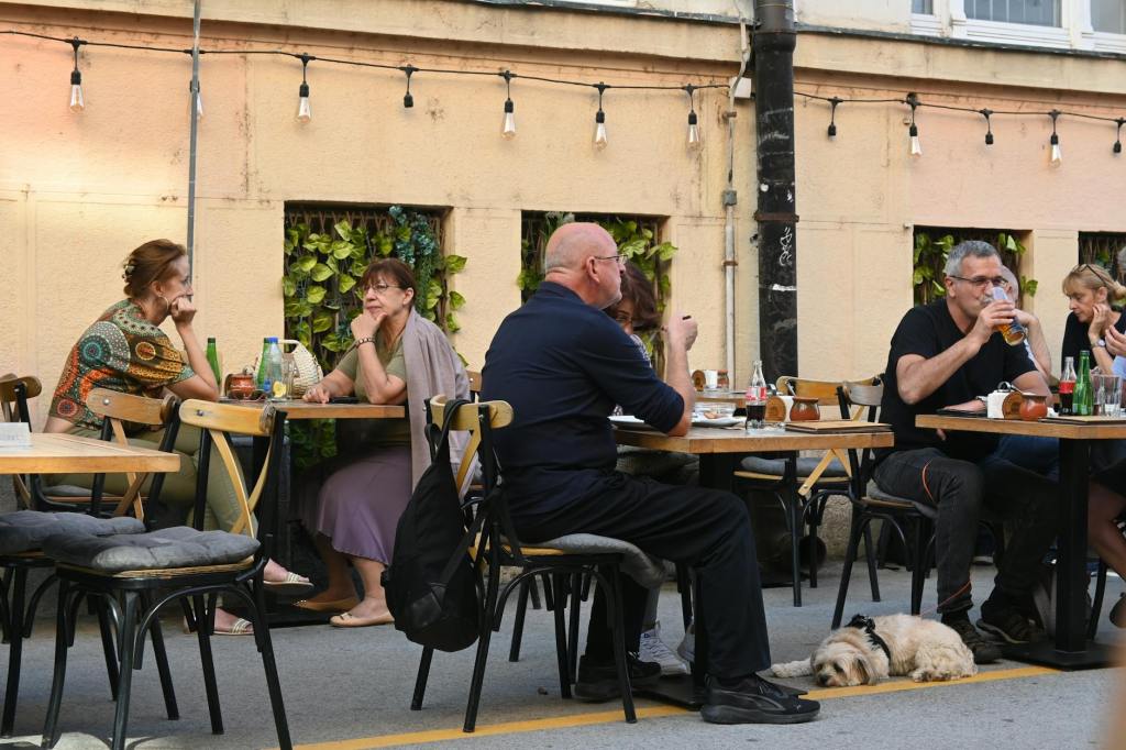 Dog-Friendly Dining in Seattle: Best Spots to Bring Your Furry&nbsp;Friend